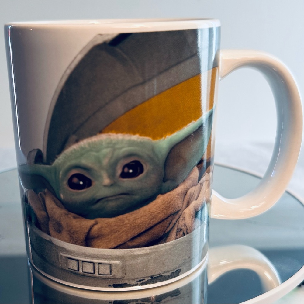 Star Wars “The Mandalorian” Grogu (Baby Yoda) Mug – Galerie – 12 oz